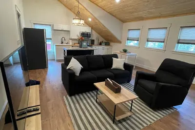 Image de Charming studio above garage apt located close to Downtown Hendersonville!