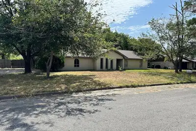 Image de 3 bed 2 bath near the College