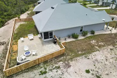 Image de Golf Cart | Pool | Beach Gear | Fire Pit | Grill