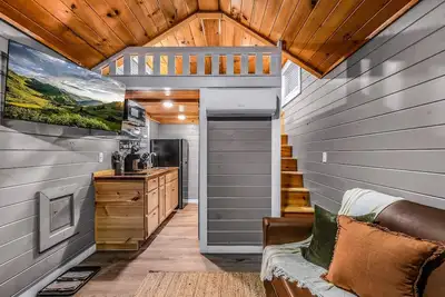 Image de The Evergreen — Scenic Tiny Home Near Dollywood