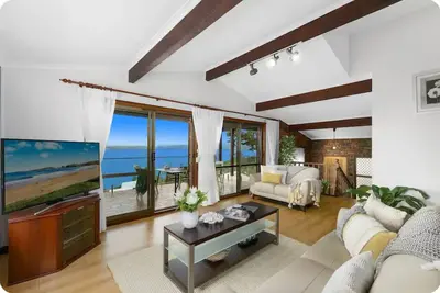 Image de Entire spectacular lake and ocean view holiday house