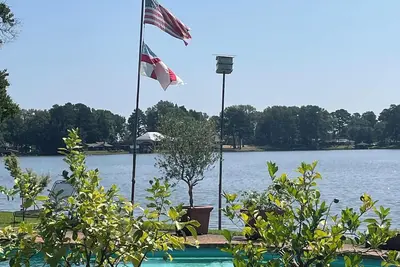 Image de Lakefront Paradise  with pool, 3bd 3Ba, Amazing views