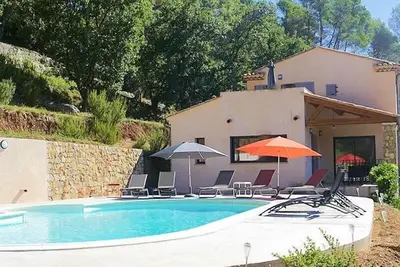 Image de Villa climatisée à Montfort -sur-Argens, Var, piscine privée avec vue.