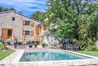 Image de Belle maison en pierre à Orsan, Gard, piscine privée, animaux admis (2).