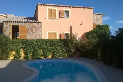 Image de Appartement \"Avocado\" avec piscine partagée, jardin privé et climatisation