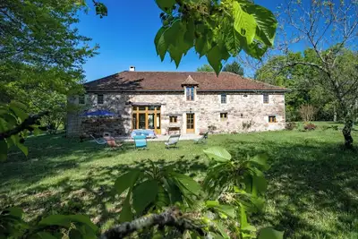 Image de Les Granges de la Machardie – Gîte en Dordogne avec piscine et court tennis