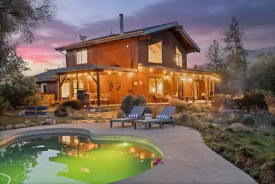 Image de Mountain Lodge Near Yosemite - Large Pool, HotTub, Beautiful View, New Furniture