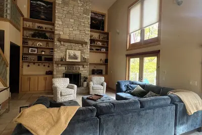 Image de Charming Woodland Retreat, Sleeps 12 – Perfect for Gatherings