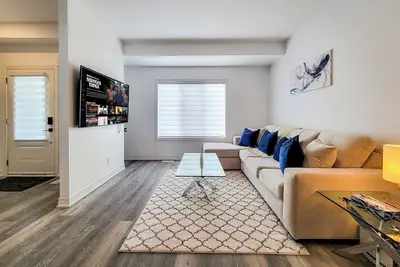 Image de Luxury 3bdr Retreat in the Heart of Niagara Falls - Sleeps 8 + Free Parking