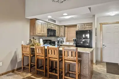 Image de Lake Condo for 10, Free Use of Kayaks + Many More Resort Amenities. Ticket & Golf Deals!