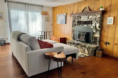 Image de Grass Valley Rainbow Retreat in the Woods with WiFi