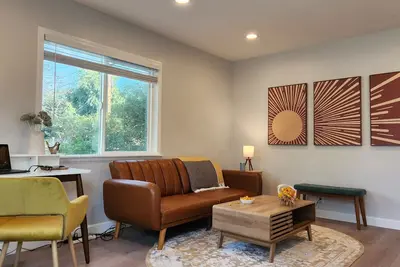 Image de A quiet 2-bedroom house nestled in a Rosemead courtyard.