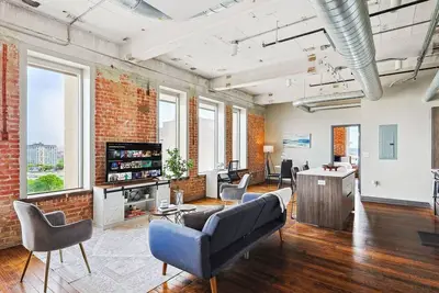Lux Dtn Apt\/ Pool\/Gym\/Theater Room