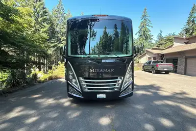 Image de A high end motorhome away from home to stay in style