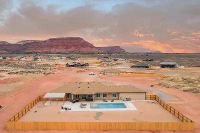 Image de Private oasis with pool/hot tub and 2 homes in one