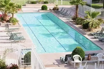 Image de Newly Remodeled Condo - 2 Person Jetted Tub/Shower, Pools, Hot Tubs, Pickleball