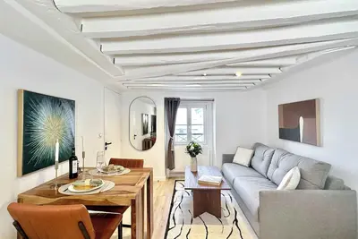 Image de Parisian Chic: Elevator Apartment near Bourse