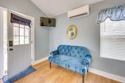 Image de Half-Mi to Dtwn: New Cottage in Jefferson!