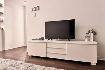 Image de 10 minutes to the capital! Comfortable and spacious condo access to hiking!