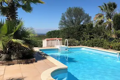 Image de Charming, luxury 2-bedroom apartment with WiFi & private swimming pool in Oupia.