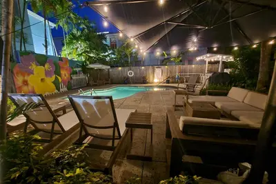 Image de Three Duval Street Suites w parking and pool