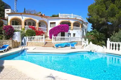 Villa moderne avec piscine et vue sur la mer à Denia