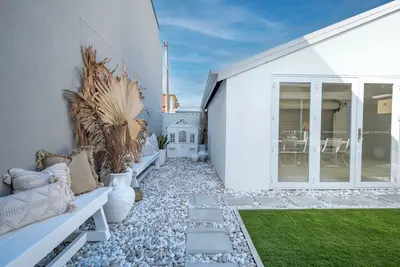 Image de Luxury Urban Oasis - luxury and convenience close to airport and city