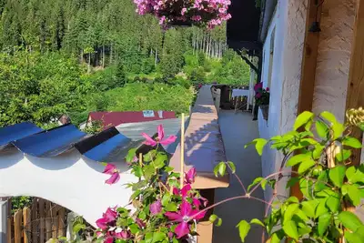 Image de Appartement 'Schwarzwaldglück' avec vue sur les montagnes, terrasse partagée et Wi-Fi