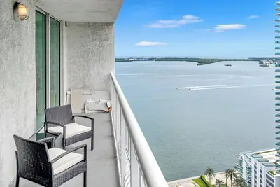 Image de Chic 2-bedroom condo with Ocean&city views in Brickell
