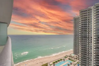 Image de Stylish Apt - Beach View - Resort Access