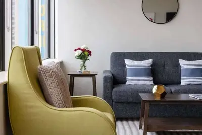 Image de Stunning CozySuites on Elm St. #07