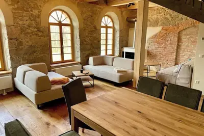 Image de Architects Gallery apartment: whirlpool tub\/fireplace\/massage chair- hiking & relaxing