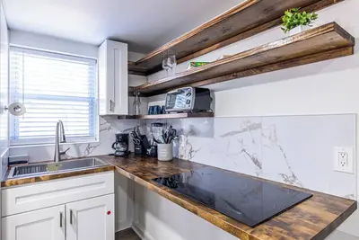 Image de Cozy Apartment, Mins to Airport