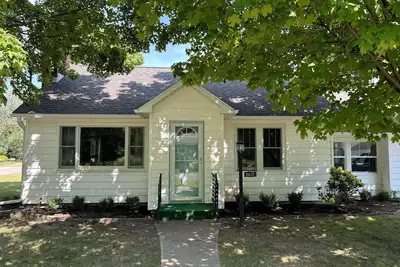Image de New! My Roam'n Empire - Super Cute with Water Toys and Great Location! Walk to Downtown and Beach!