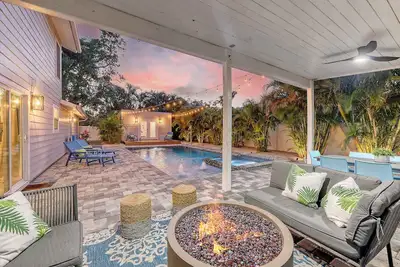 Image de Designer Pool Home • Guest House • Near Ami