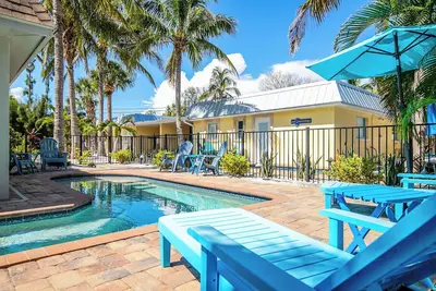 Image de Resort Style Vacation Home with a Pool on Siesta Key!