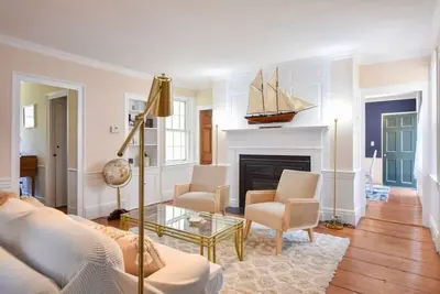 Image de Stylish Retreat 2 mi to Beach!