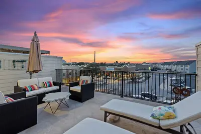 Image de Bend in the River - Gorgeous 4-Level Brownstone with Rooftop Views
