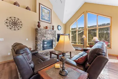 Image de Cozy Mountain Getaway with Ski Slope Views!