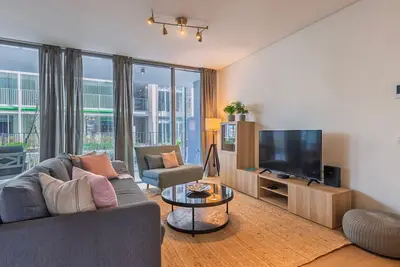 Image de Modern 2bdr Apartment w/ Garage by LovelyStay