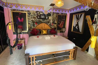 Stylish 9br/9ba Getaway with Seduction Suite, Pool, Gym & More