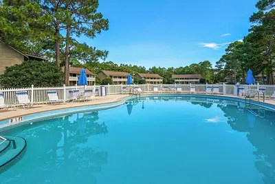 Image de Sleeps 8 w/ Resort Pools, Tennis, Golf & Beach Access + Attraction Tickets!