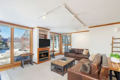 Image de Well Appointed 2 Bdr/2. 5 Ba Condo Close to Chair 7