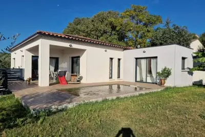 Image de Soleil du Sud, une maison de vacances pour 6 personnes avec piscine privée dans le Gard en France.
