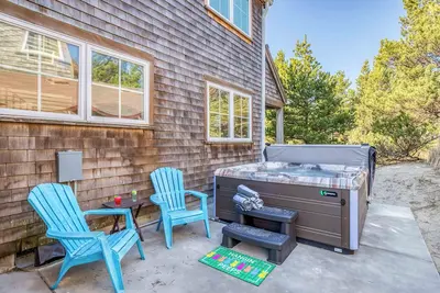 Image de Double Decks, Saltwater Hot Tub, Bbq, and an Easy Walk to Pacific City Beach!