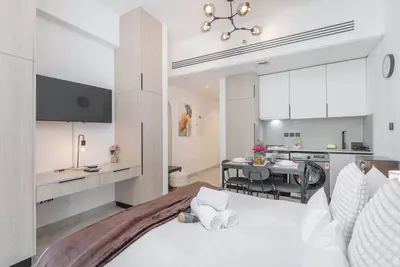 Image de Outstanding Studio in Empire Residence, Jvc!