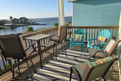 Image de Oasis on the Bay with pool and pier