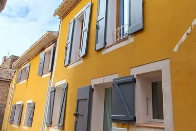 Image de Chez Elle. \nCharmante maison située au centre-ville, au calme d'une rue piétonne.