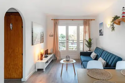Image de Appartement avec 2 chambres · 4 lits · 1 canapé · 1 salle de bain