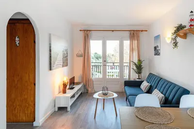 Image de Appartement avec 2 chambres · 4 lits · 1 canapé · 1 salle de bain